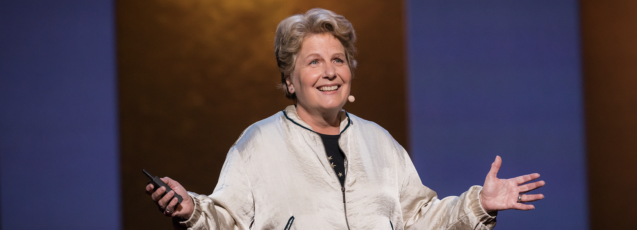 Sandi Toksvig Awards Host And After Dinner Speaker Chartwell